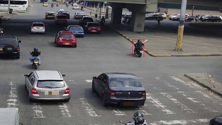 Nuevo caso en la Autopista Suroriental: motociclista afirma que fue multado pese a tener paso autorizado por guardas de tránsito