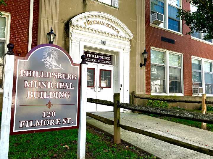 New Phillipsburg councilman questions contractor payments on town budget