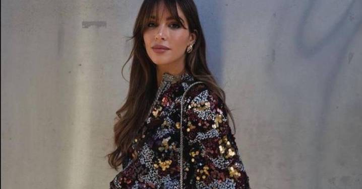 Adiós a las blusas, los jerséis con brillo de Sfera son perfectos para un look de Navidad: Son calentitos, elegantes y quedan bien con pantalones y faldas