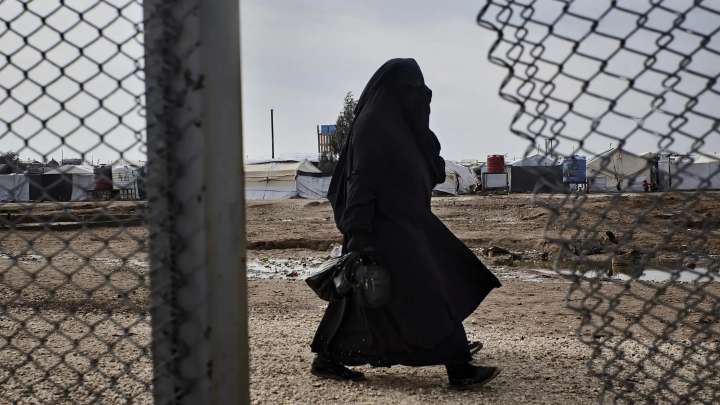 España repatría a una mujer y un niño de un campo de desplazados en Siria en el que hay familias de miembros del Estado Islámico