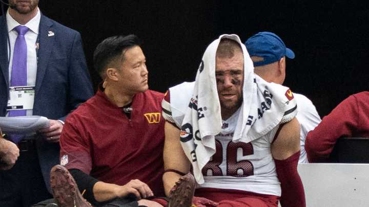 Commanders Tight End Zach Ertz Bursts Into Tears After Brutal Leg Injury