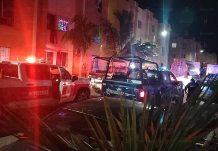 Riña entre dos hombres termina en incendio en la Región 249 de Cancún