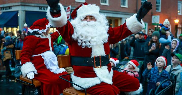 Santa visits Newburyport to help light Christmas tree