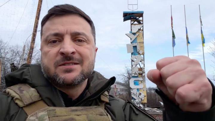 Zelensky faces a bitter choice: take on Trump