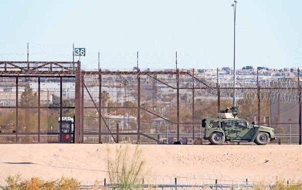 Permanecen militares de EU en la frontera