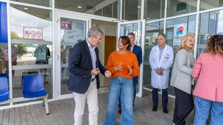 Teguise obtiene el respaldo del Gobierno canario para ampliar el consultorio de salud de Costa Teguise y un parque infantil inclusivo