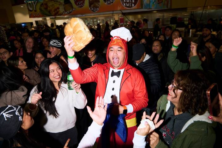 At sunset, Filipino grocery store Seafood City turns into a viral late