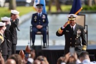 Dimite almirante que dirige tropas de EU en AL