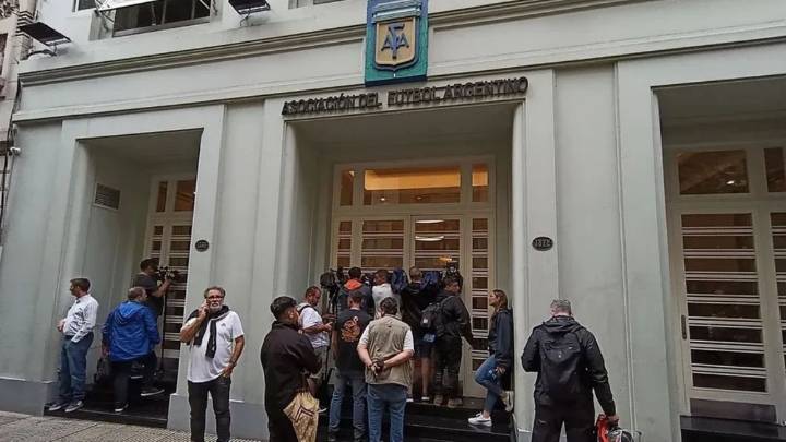 Causa Sur Finanzas y la relación con la AFA: allanaron 15 clubes bonaerenses