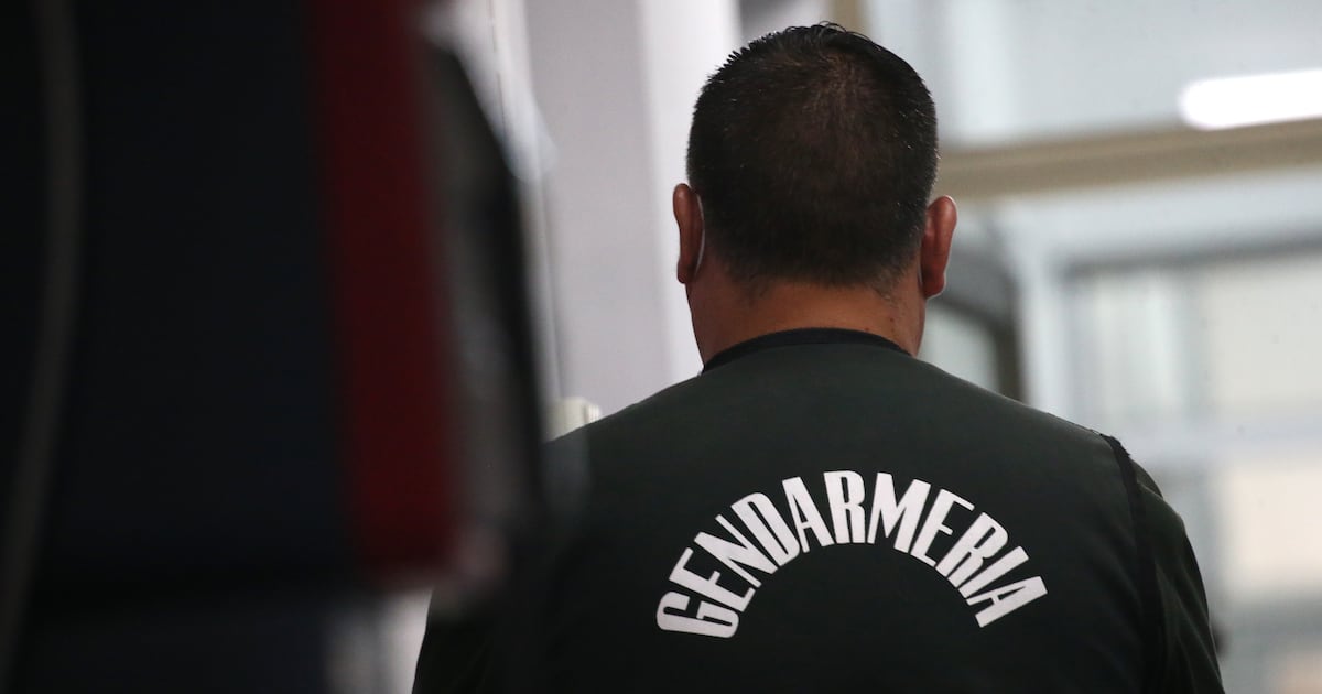 Gendarmería presenta denuncia tras hallazgo de coronas de flores en la ex Penitenciaría