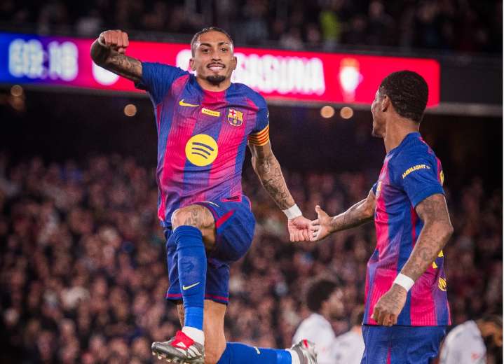 2-0. Un doblete de Raphinha hace más líder al Barça