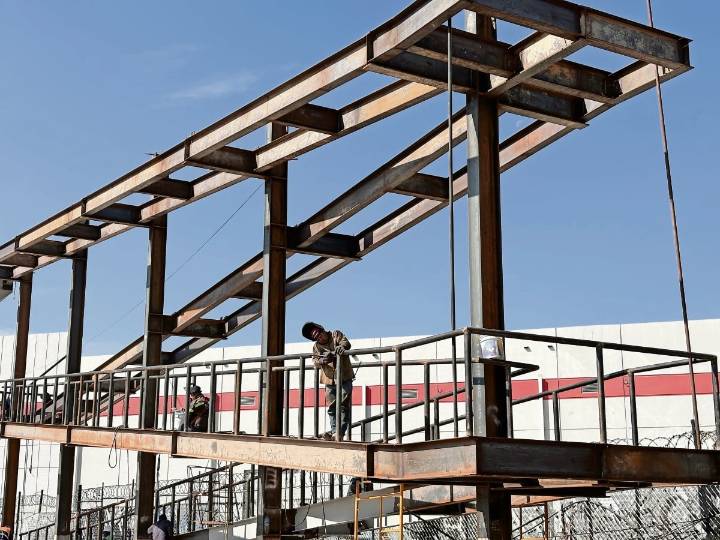 Lleva puente peatonal de Teyahualco 50% de avance