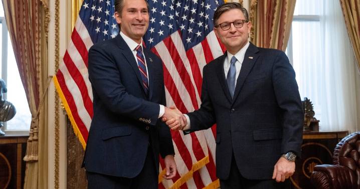 Republican Matt Van Epps is sworn in as the newest House member days after winning election