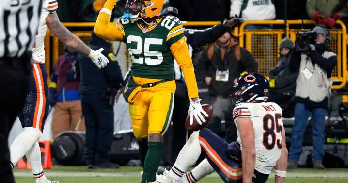 Packers take over first place in NFC North as Nixon's pick seals win over Bears