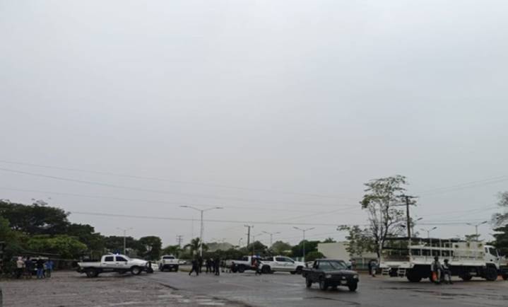 Deja un muerto y 10 heridos explosión de carro bomba en Michoacán