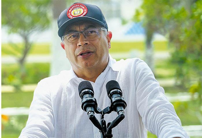 Petro ordenó a las Fuerzas Militares defender la soberanía “con la vida” tras advertencia de Trump