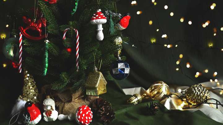 The Low Effort, Forgotten Christmas Decor You Saw Everywhere In The 60s