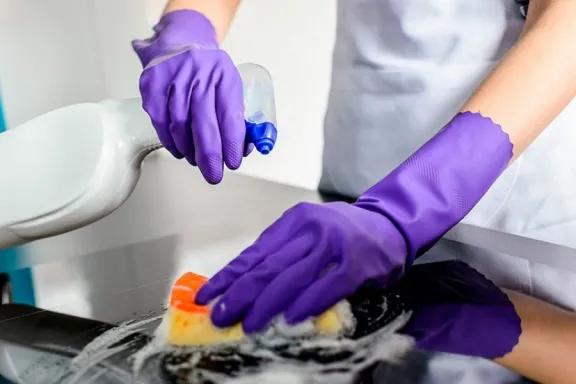 Bono para empleadas domésticas en diciembre 2025: montos, requisitos y nuevas escalas salariales