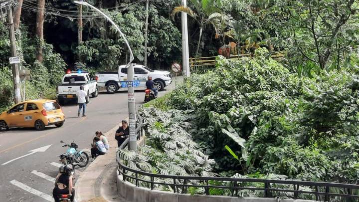 ¡Aterrador!: Hallan “embolsado” en una vereda de Sabaneta. Sería segundo homicidio de 2025 allí