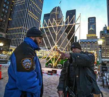 Hanukkah celebrations continue in NYC despite antisemitic terrorist attack in Australia