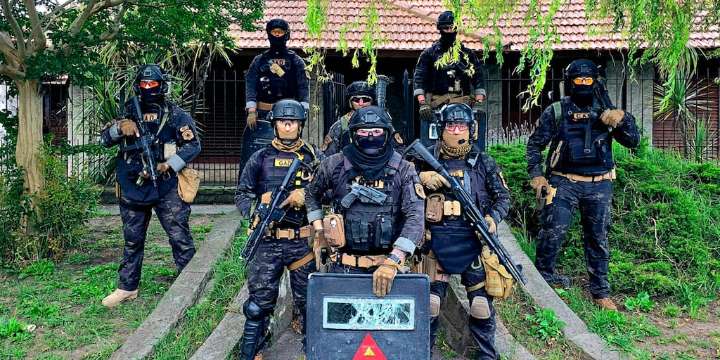 Escuchó tiros en su cuadra, denunció y la Policía encontró un arsenal en la casa de su vecino