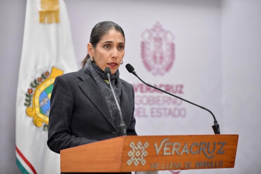 Renuncia Verónica Hernández a la FGE