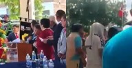 Piura: Vecinos del distrito de Los Órganos lanzan huevos a alcalde, disgustados por su mala gestión