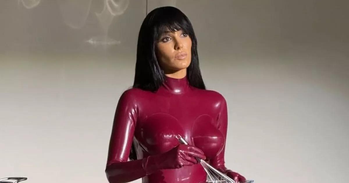 Bianca Censori sizzles in skintight spandex bodysuit at creepy art show