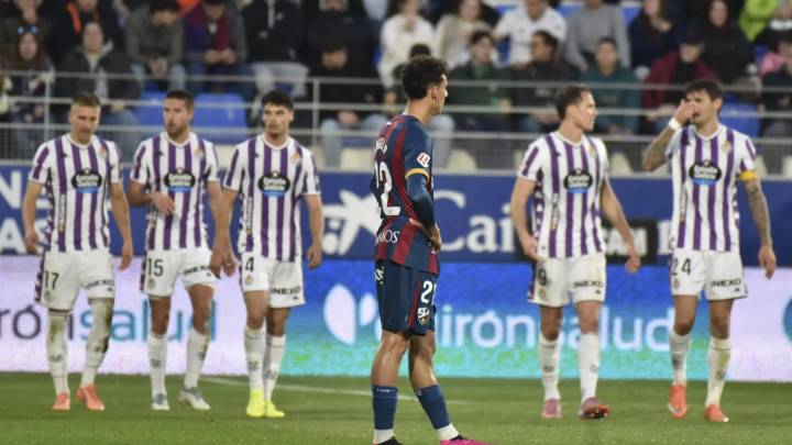 Naufragio de la SD Huesca en una tarde negra ante el Valladolid (1