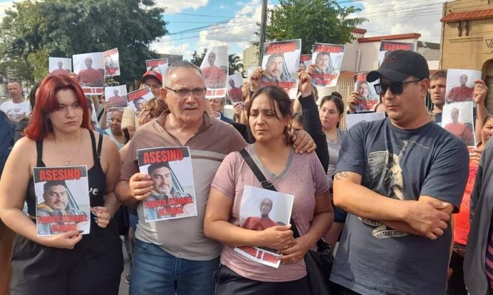 Piden justicia por la muerte del ciclista embestido por un auto en Villa Rosas