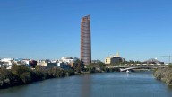 Cajasol entra en la puja por Torre Sevilla para asegurar su continuidad local