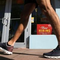 Stocks struggle as data shows drop in US jobs