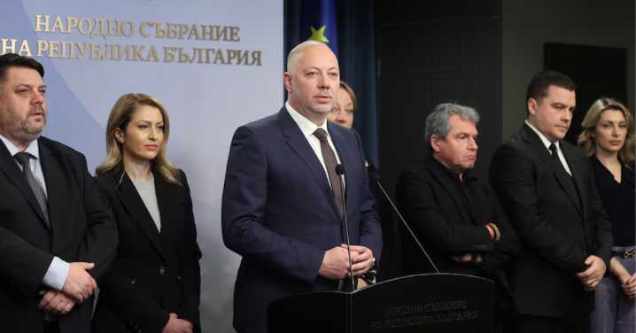 Cae el gobierno de Bulgaria: Primer ministro dimite al cargo tras protestas masivas