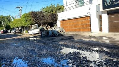 Delincuentes incendian un automóvil en …