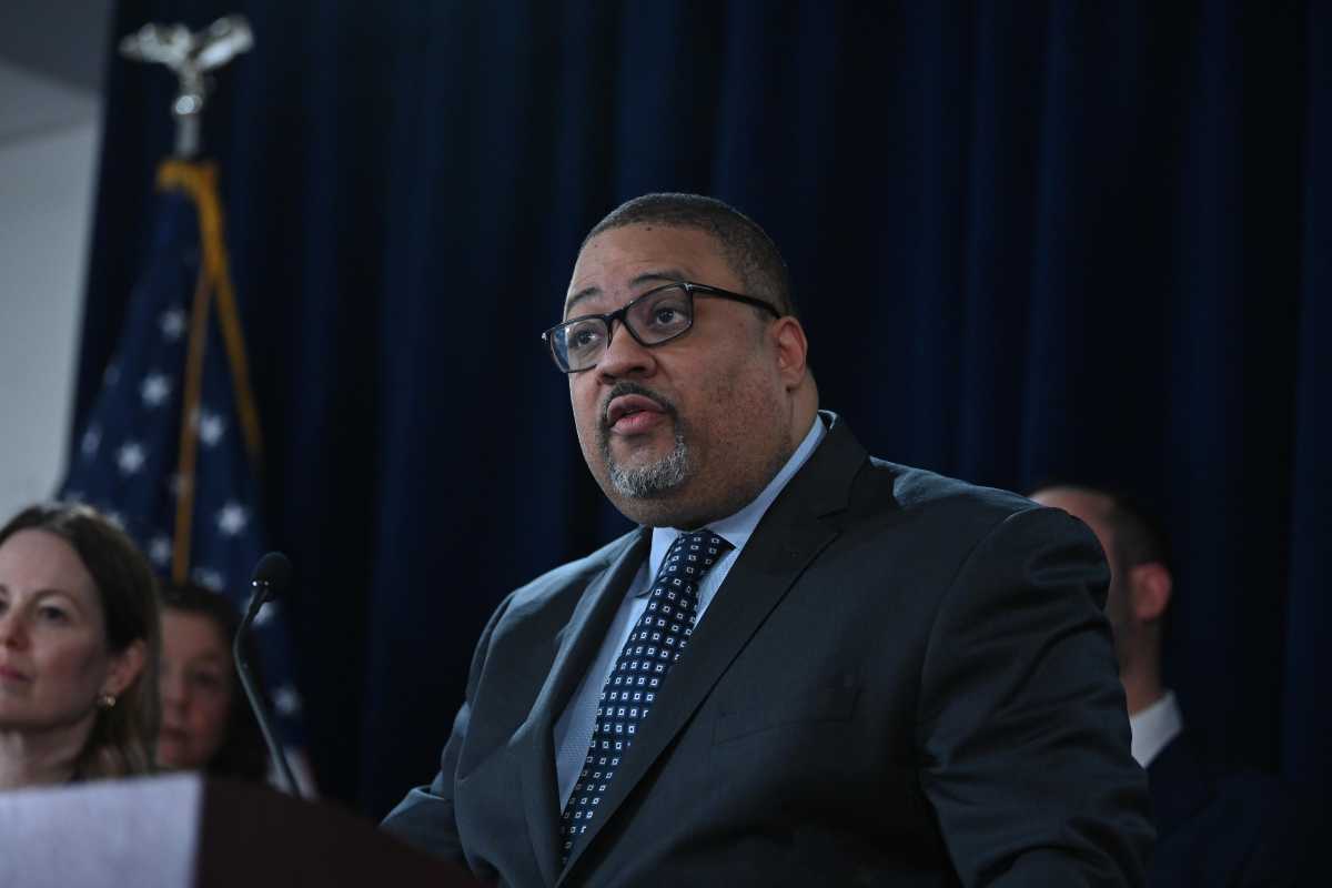 ‘OY’ gang members charged in Manhattan murder conspiracy involving courthouse slashing and shootings: Bragg