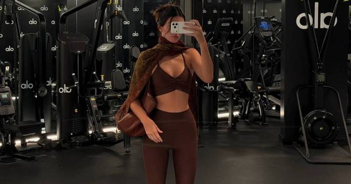 Kendall Jenner's Sports Bra & Workout Fit for Pilates Slays So Hard