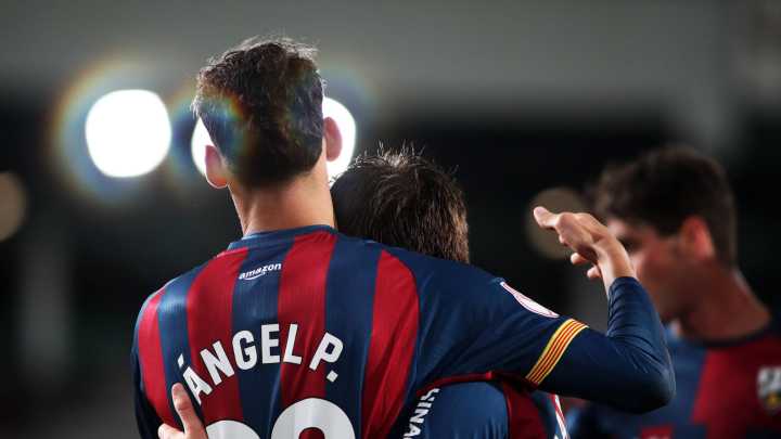 El Huesca gana y se aleja del descenso