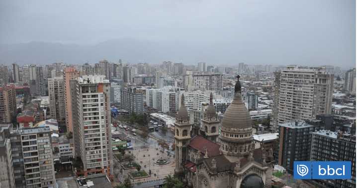 ¿Vuelve la lluvia a Santiago? Meteorología pronostica tormentas eléctricas para esta semana en la RM