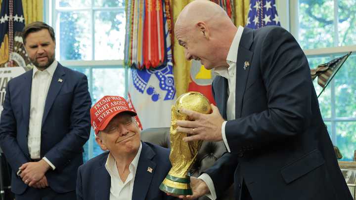 Trump dará la bienvenida a los fanáticos del Mundial mientras endurece políticas migratorias