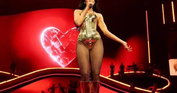 Dua Lipa rindió homenajes a otros artistas durante sus conciertos