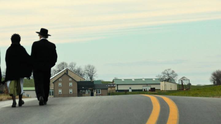 Mennonite Couple to Replace Harry and Meghan at Buckingham Palace