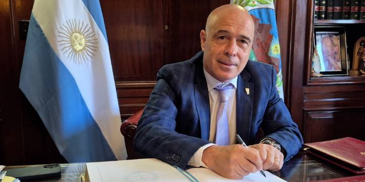 Con Milei y Villarruel de viaje, un senador libertario quedó a cargo del Poder Ejecutivo