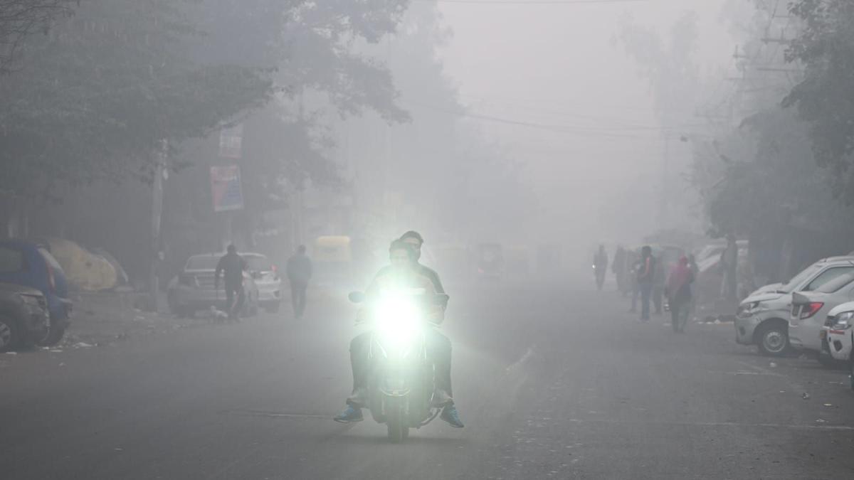 Air quality worsens in Delhi, AQI settles in ‘severe’ zone