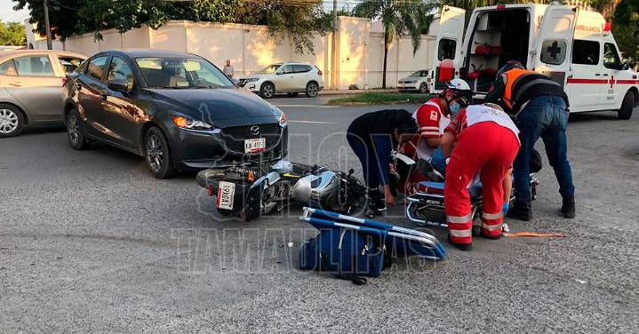 Motociclista sufre fractura expuesta tras ser impactado por un coche en Ciudad Victoria