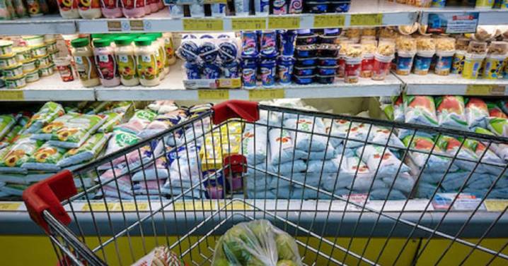 Se hicieron pasar por repositores y golpearon a empleados con un martillo: así entraron a un Carrefour de Neuquén