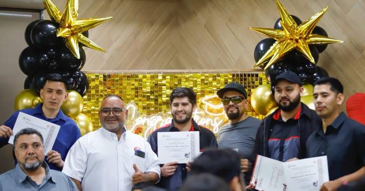 De una mala reparación a pintor automotriz: José Luis se gradúa en el Cecati 21