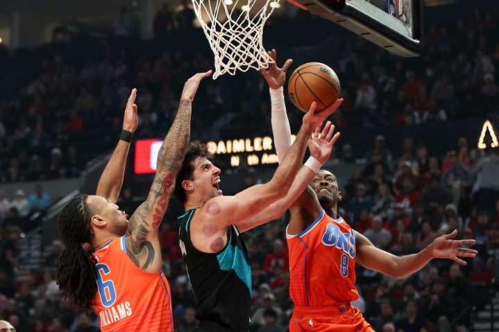 Gilgeous-Alexander scores 26, Thunder hold on to beat Trail Blazers 123