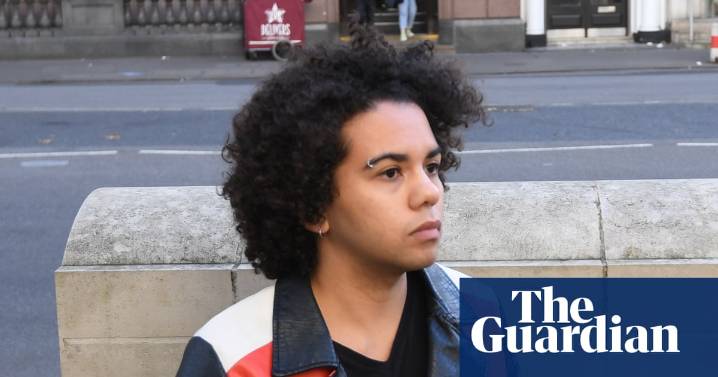 Campaigners in legal effort to suspend trial of puberty blockers in England