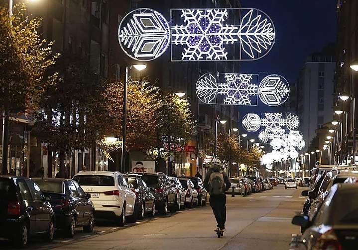 El autor del atraco a punta de cuchillo en Gijón robó en otro comercio y trató de esconderse en su casa