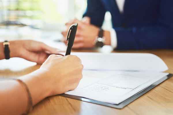 Confirman destitución e inhabilidad a patrullero que usó vales oficiales de gasolina para su carro